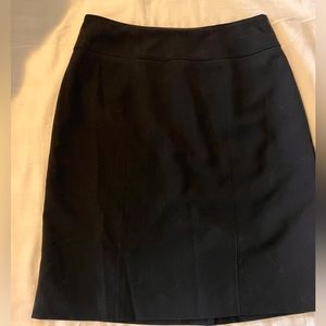 Black fitted skirt